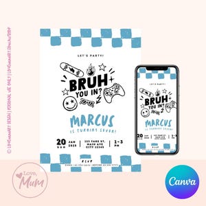 Op de afbeelding: Een verjaardagsuitnodiging met een blauw-witte geruite rand. De uitnodiging bevat de tekst "BRUH YOU IN?" en "MARCUS IS TURNING SEVEN!" samen met evenementdetails. Een smartphone toont hetzelfde ontwerp.