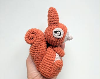 Quiv the Squirrel crochet amigurumi baby pattern