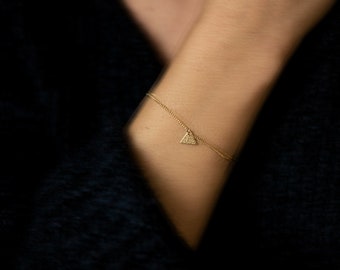 FUJI minimalist style gold-plated brass glitter triangle bracelet