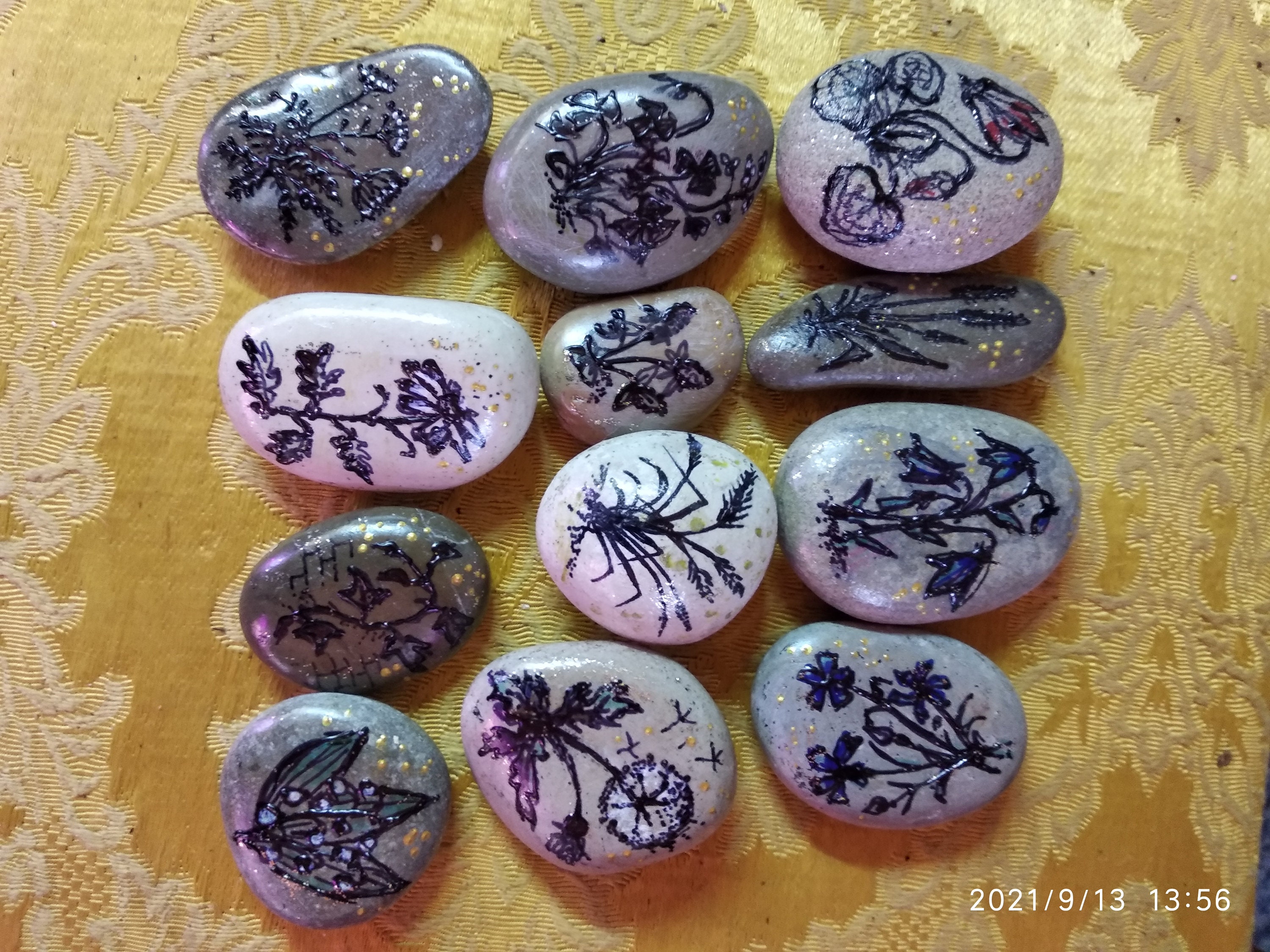 Painted Stones. 12 Pieces. Plants Painted On Stones.