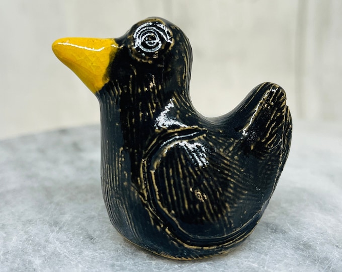 Handmade Ceramic Blackbird, Garden Bird, Home Decor Ornament, Mini Pottery Birds, Home Decoration, Kiln Fired Clay, Blackbirds, Fun Gifts.