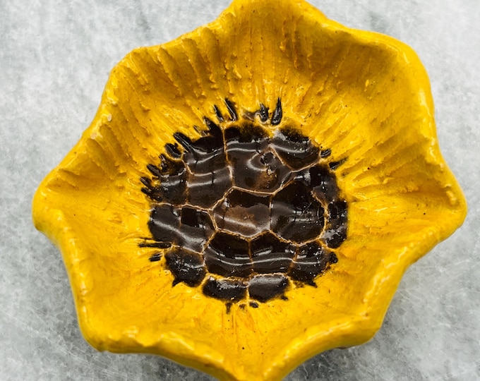 Sunflower Jewellery Bowl, Handmade Pottery Flower Ring Dish, Ceramic Flowers, Floral Decoration, Home Decor, Ring Dish, Ring Accessory.