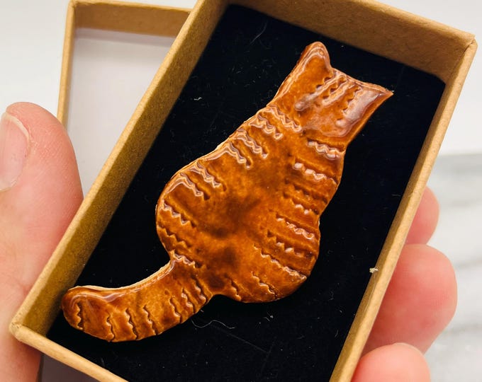 Tabby Cat Ceramic Brooch, Brown Cats pottery Brooch, Gift for her, Handmade Kitty, Feline, Love Cats, Kiln Fired Clay, Sussex Ceramics UK.