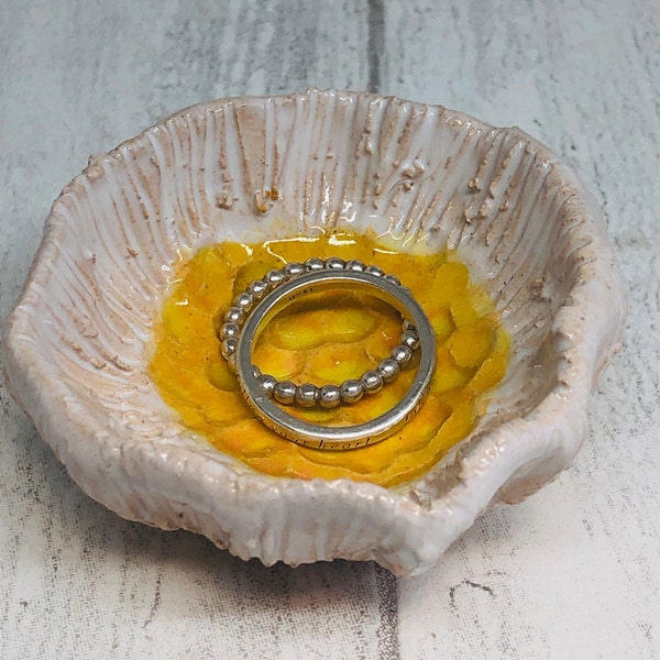White & Yellow Flower Ring Dish, Handmade Pottery Jewellery Flower Bowl, Ceramic Flowers Ornament, Clay Floral Decoration, Home Decoration.