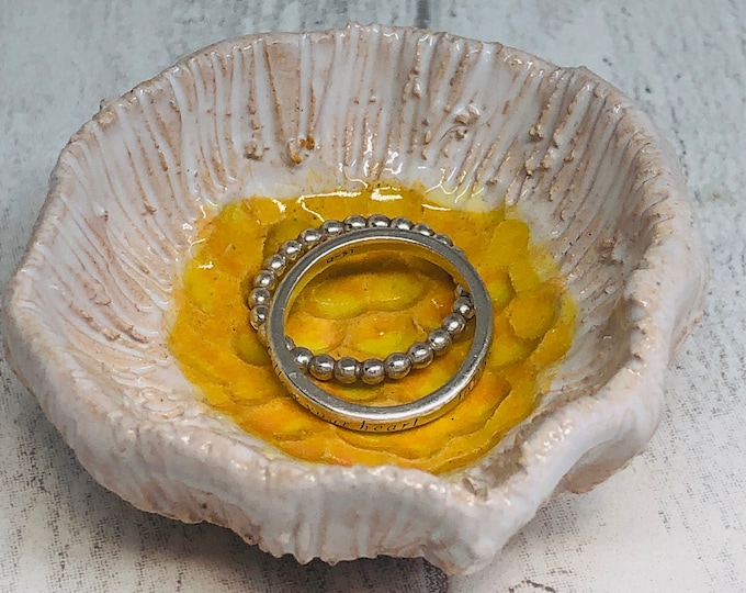 White & Yellow Flower Ring Dish, Handmade Pottery Jewellery Flower Bowl, Ceramic Flowers Ornament, Clay Floral Decoration, Home Decoration.