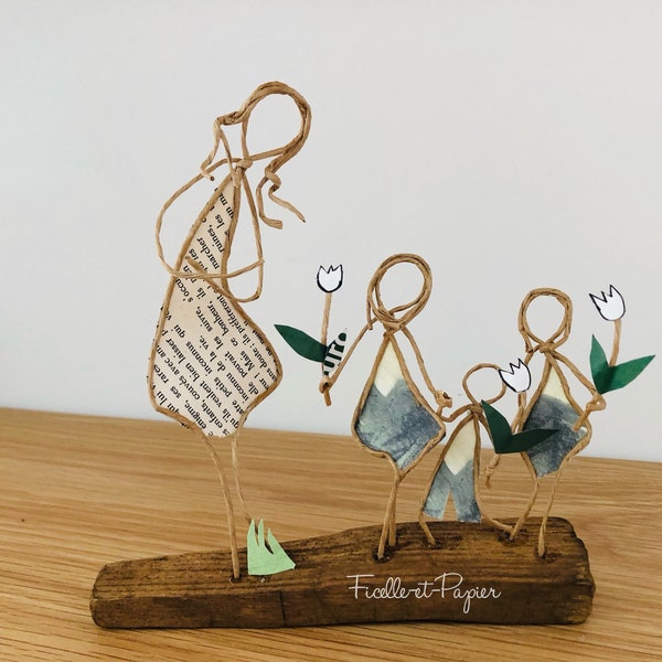 Cadeau anniversaire pour une maman figurines en ficelle et papier cadeau original création  sculpture fil kraft armé bois flotté