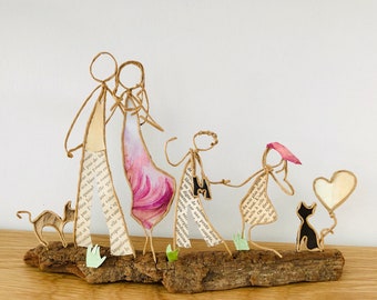 Promenade en famille figurines ficelle et papier cadeau original ou personnalisé parents enfants chats sculpture fil kraft armé bois flotté