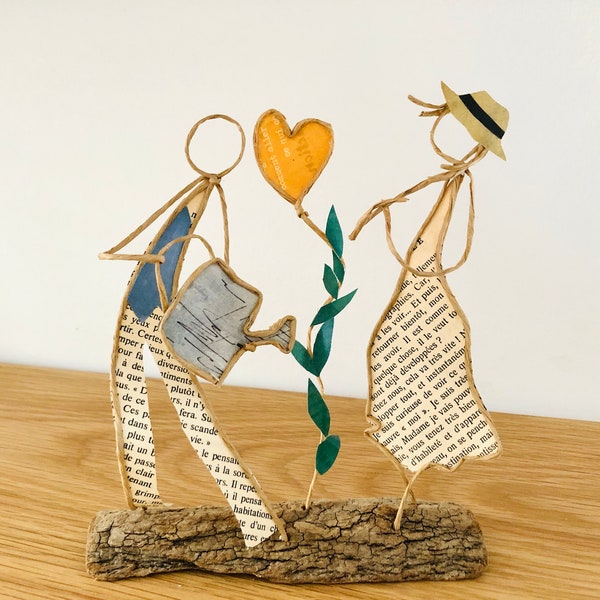 Création en ficelle et papier cadeau original St-Valentin figurines amour passion fleur coeur déco sculpture fil de kraft armé bois flotté