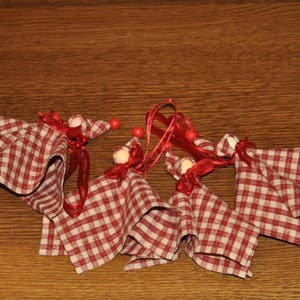 lot de 4 petit lutins de noël en tissu à carreau image 3