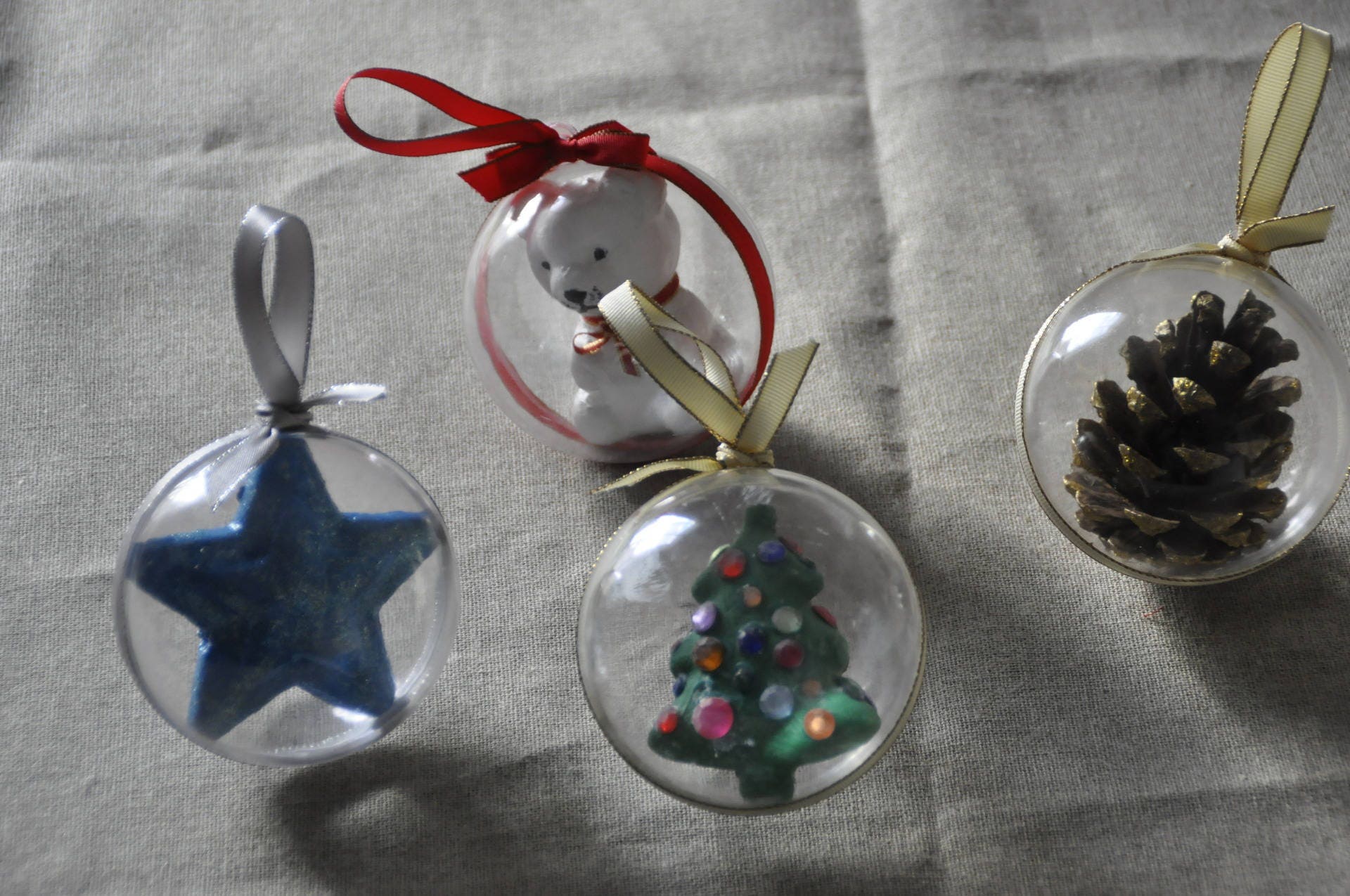 Lot de 3 Boules Transparentes avec Figurines à L'intérieur