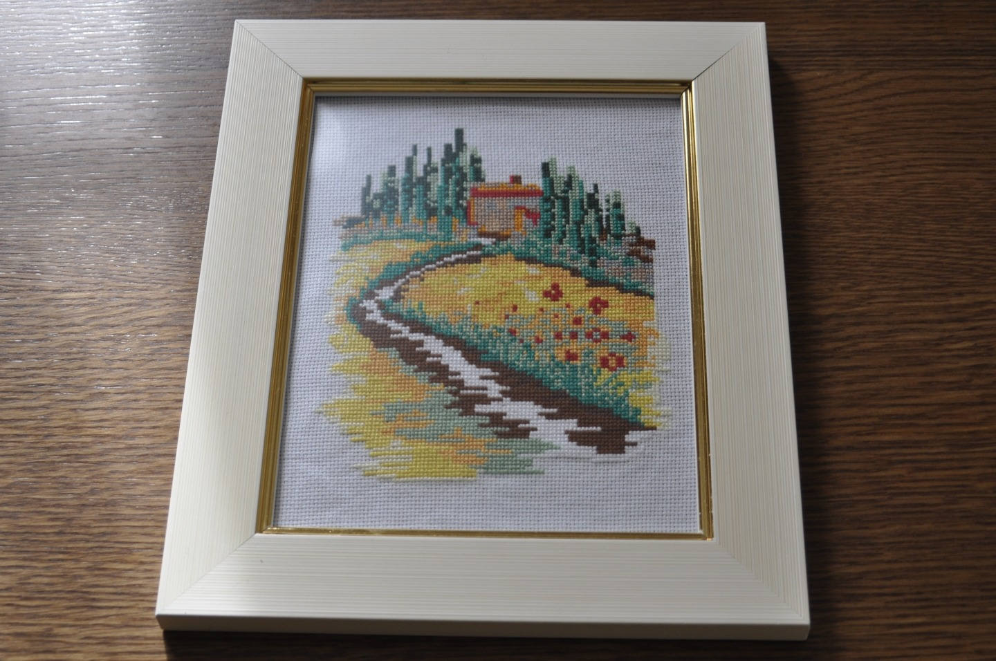 Tableau Représentant Un Paysage de Provence Au Point Croix