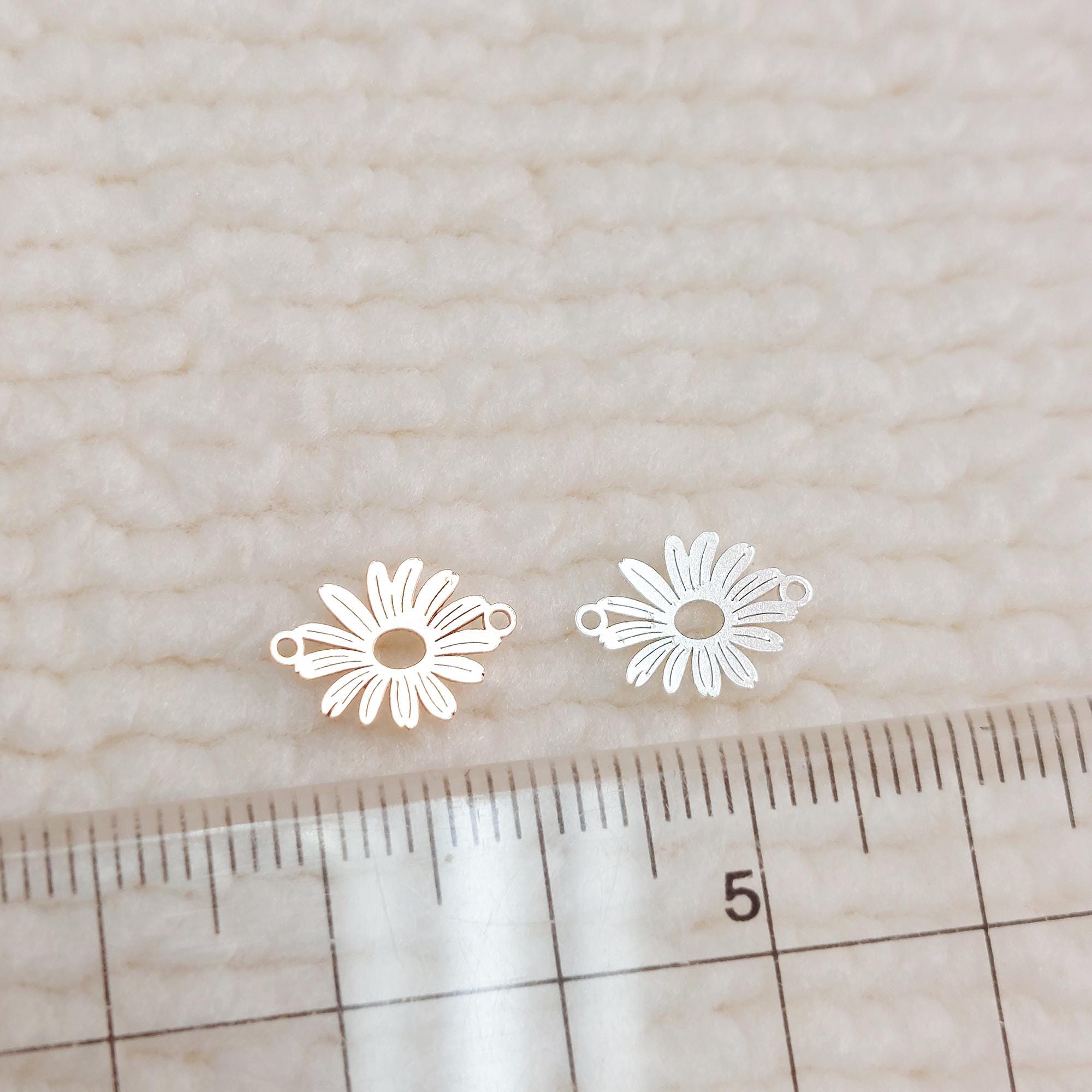 Daisy Flower Connector 11.9 X 8.4mm 24ga • Dainty Charm