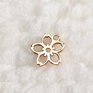 SAKU65 6.5 mm 小さな桜チャーム 24ga かわいい花 桜 金張り (14KGF) ブレスレット ネックレス ジュエリーアクセサリー