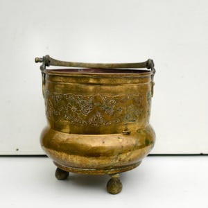 Vintage footed brass plant pot Copperflowers planter Antique metal bucket