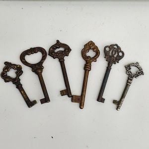Vintage  antique Italian keys Lot ornate skeleton keys Set of 6