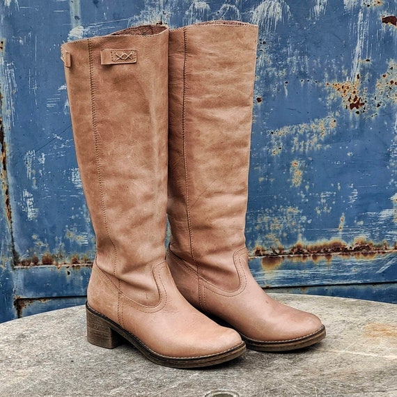 Stivali donna camperos alti in pelle vintage sfumata perla kikkiline senza  tacco beige - Stileo.it
