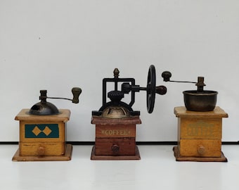 Vintage miniature coffee space grinders Replica mini wooden Mill Manual space mill set of 3