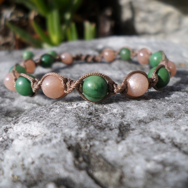 Bracelet en pierres naturelles en jade et pierre de soleil-permet de se rendre compte de ses forces,facilite la réalisation de soi