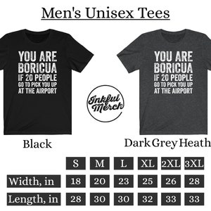 Puede incluir: Dos camisetas unisex, una negra y otra gris oscuro jaspeado, con el texto blanco "YOU ARE BORICUA IF 20 PEOPLE GO TO PICK YOU UP AT THE AIRPORT". Tallas de la S a la 3XL, con anchos de 45,7 cm a 71,1 cm y largos de 71,1 cm a 83,8 cm.