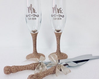 wedding flutes and cake