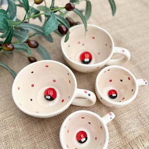 Charmante tasse coccinelle : motif coucou amusant, cadeau idéal pour les amateurs de café