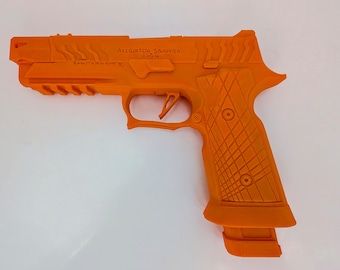 Resident Evil Reqiuem 1.1 Scale Leon Kennedy Alligator Snapper Cosplay Replica