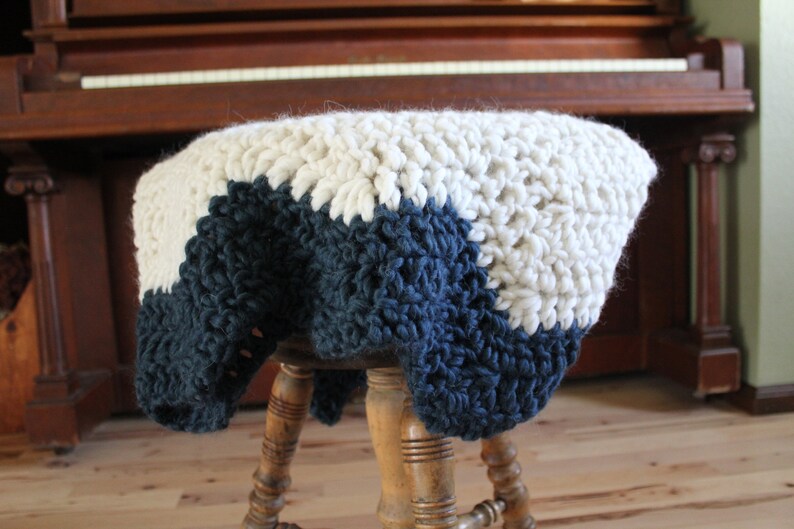 Chunky Ivory Blanket with Navy Trim