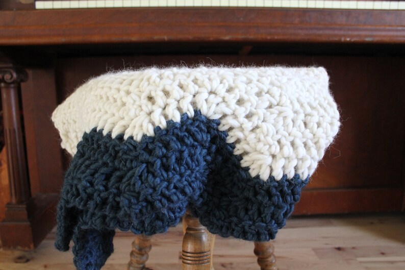 Chunky Ivory Blanket with Navy Trim