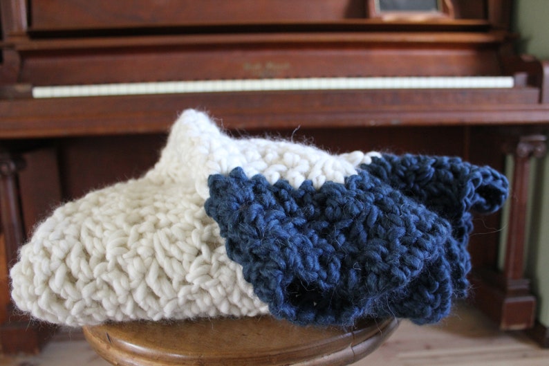 Chunky Ivory Blanket with Navy Trim