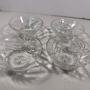 Vintage Anchor Hocking Prescut Clear Star of David pattern clear glass dessert, pudding, fruit bowl. Pressed Star and fan design. Set of 4