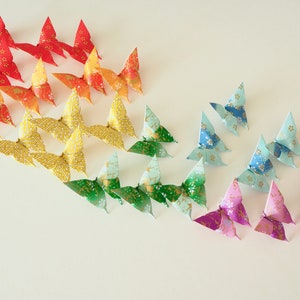 Paquete de 12 pequeñas mariposas de origami hechas a mano, arcoíris, decoración para bodas, cumpleaños, pegatinas de pared, LGBT