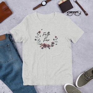 Glaube über Angst Blumen T-Shirt