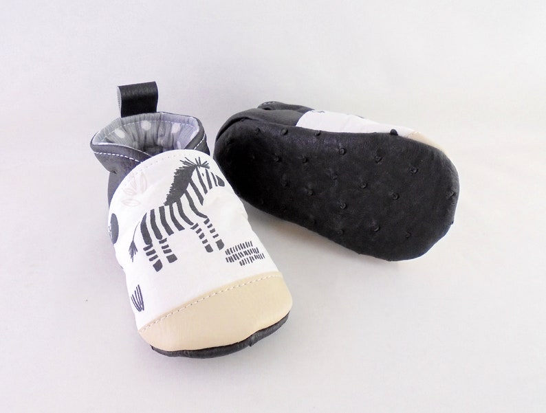 slippers in black imitation leather and savannah animal fabric image 5