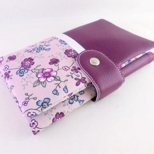 Portefeuille tout en un en simili cuir prune et tissu fleuri