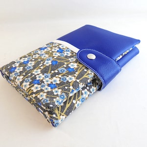 Portefeuille tout en un en simili cuir bleu roi et tissu fleur de cerisier