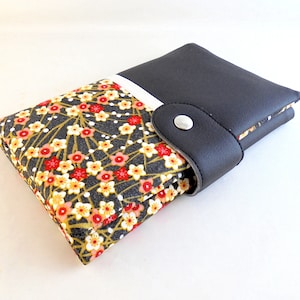 Portefeuille tout en un en simili effet cuir noir et tissu fleurs de cerisiers