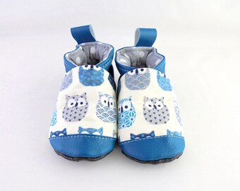 baby slipper in duck blue imitation leather and blue owl fabric