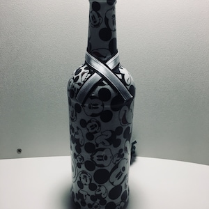 Botella luminosa clásica de Mickey Mouse en blanco y negro