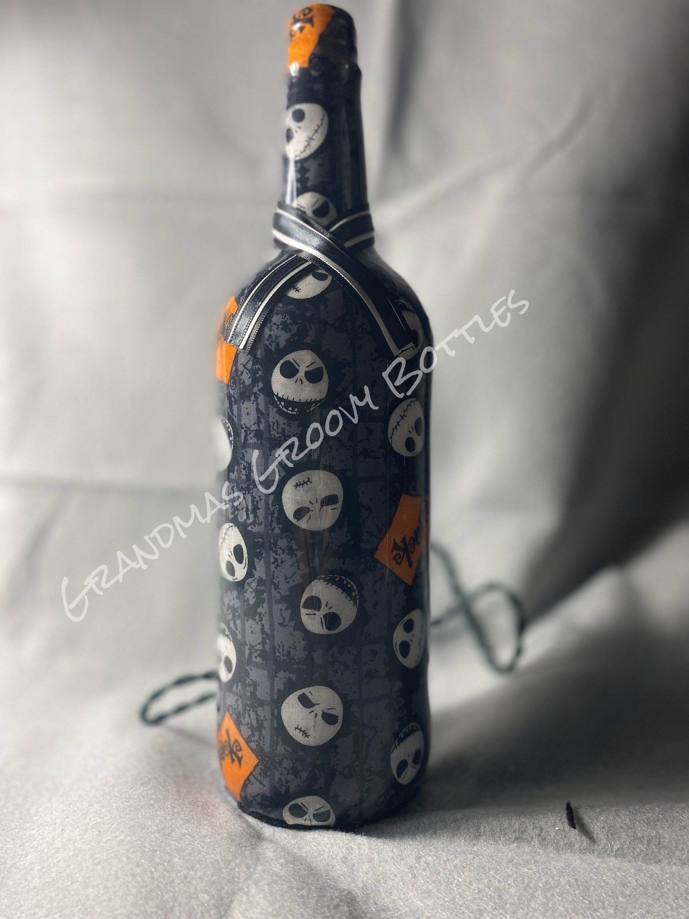 Botella iluminada de Jack Skellington hecha a mano