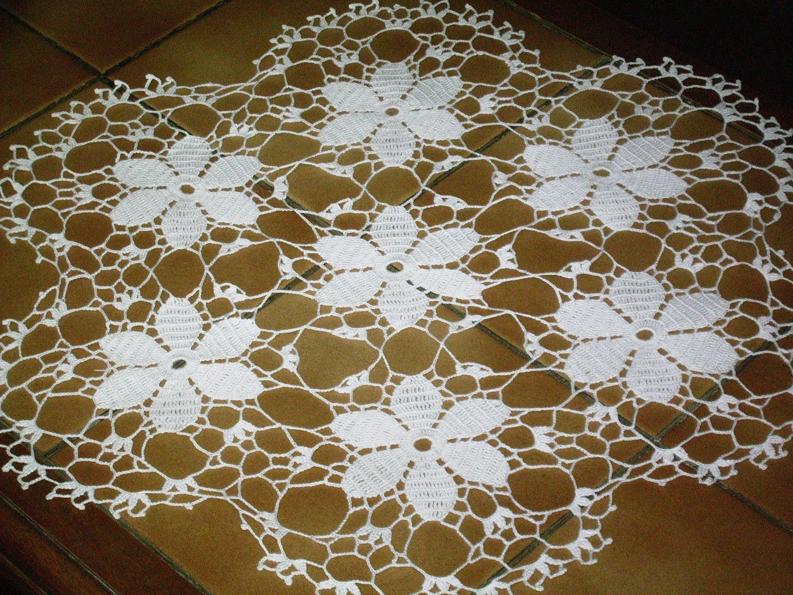 Napperon Rond Blanc à Fleurs Fait Main