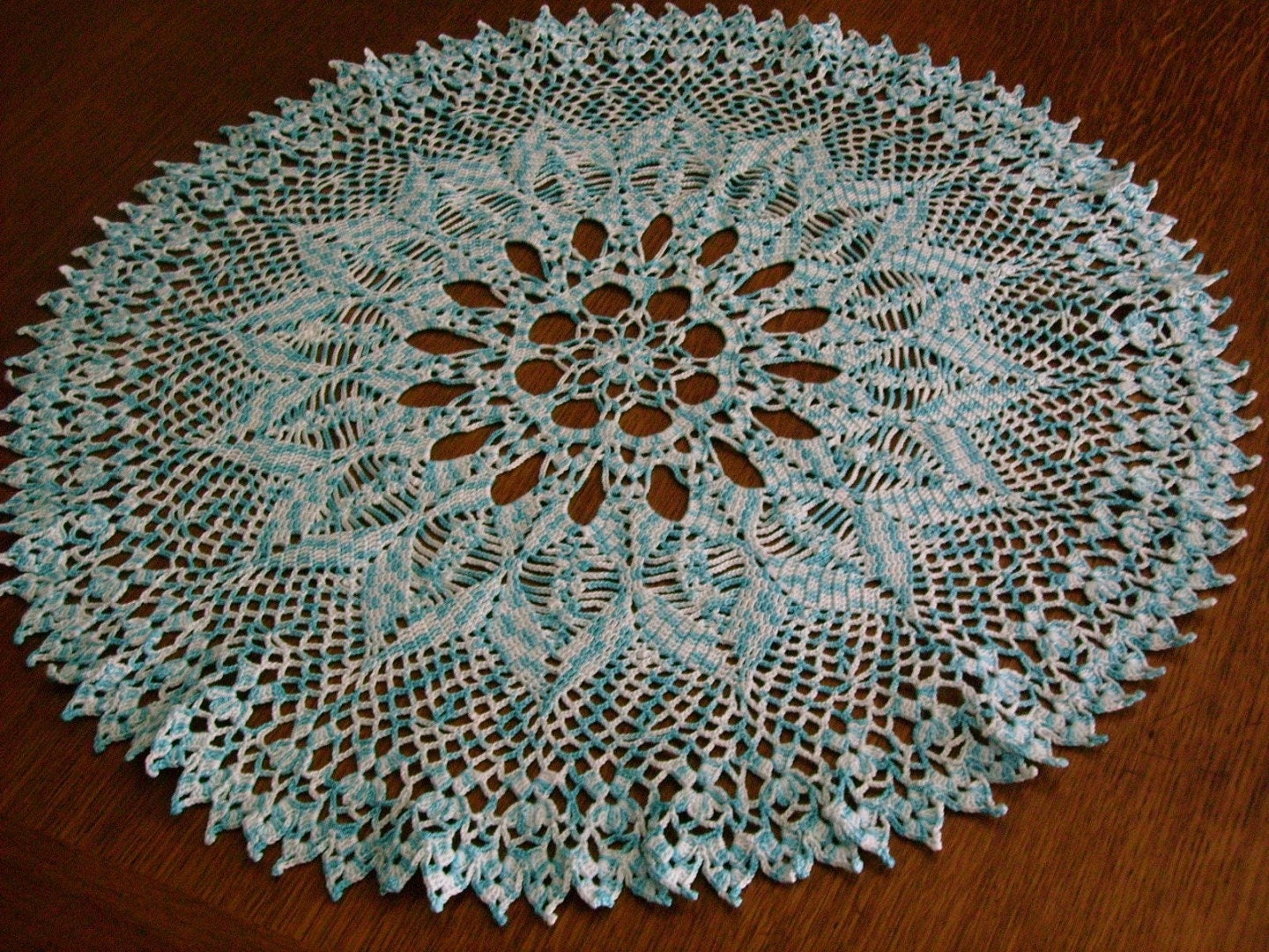 Napperon Rond Bicolore Crocheté Main