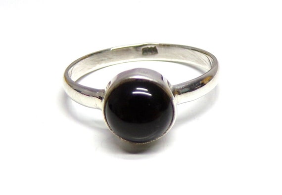 Anello fatto a mano in onice nero da 8 mm: anello importante in argento sterling - Italia Anello fatto a mano in onice nero da 8 mm: anello importante in argento sterling - Italia
