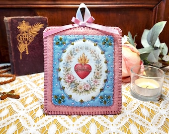 Sacred Heart Ex-Voto • Handgestickte florale Devotionalie