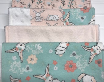 Tissu de burp de bébé | Baby Girl Bunnies Burp Cloth Set | Tissu de burp de faune | Cadeau de douche de bébé fille | Blush et tissu vert burp | Nouveau cadeau de bébé