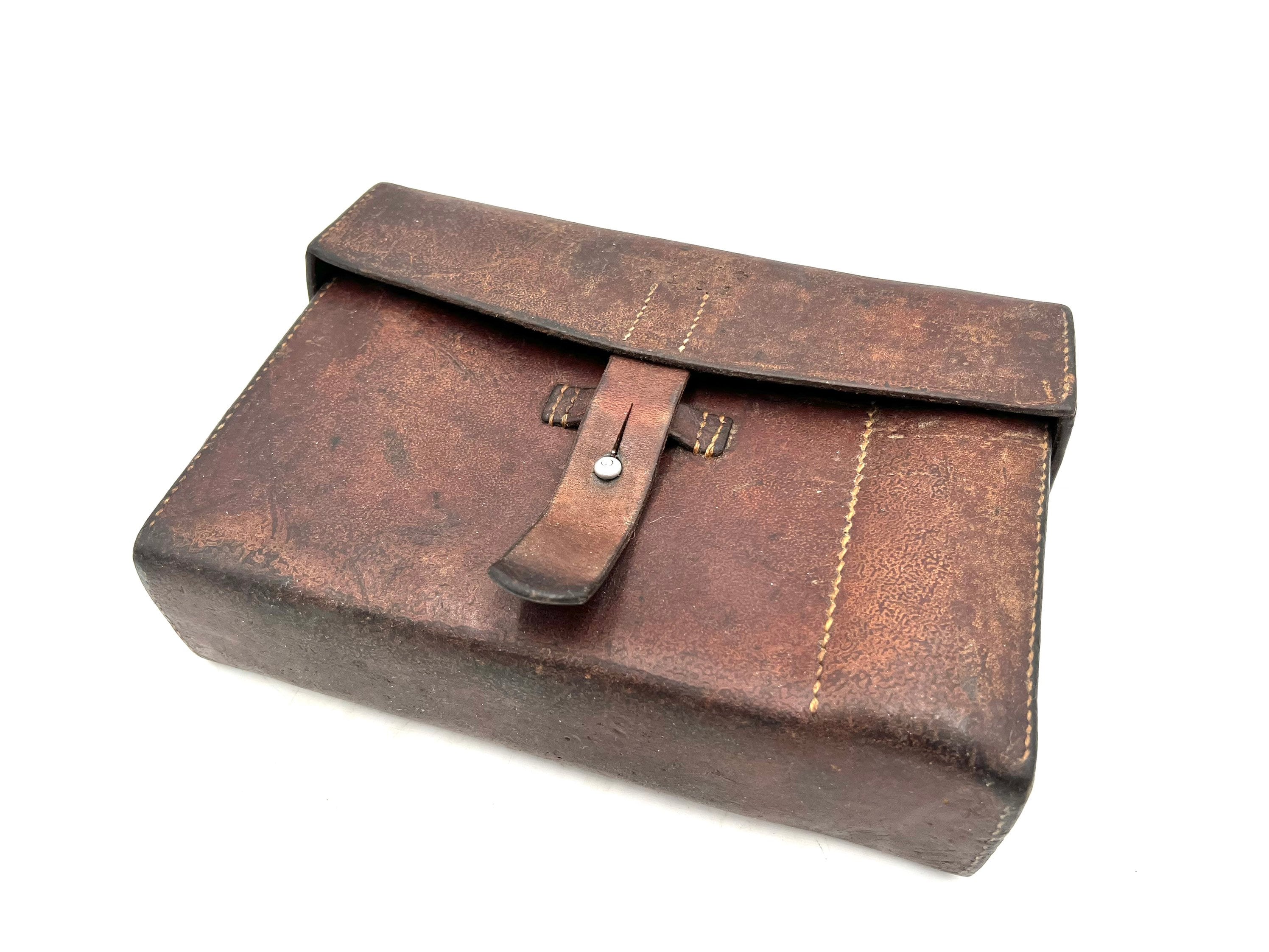 SWISS ARMY 1950 Medic Bag of Brown Leather for a Paramedic SWISS ARMY 1950 Medic Bag of Brown Leather for a Paramedic