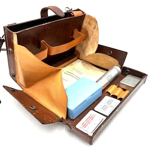 SWISS Army Medic Bag 1974 with Contents Leather Medic Bag for Artists Supplies Expandable Paramedic Bag Doctors Bag Writers Bag Shoulder Bag