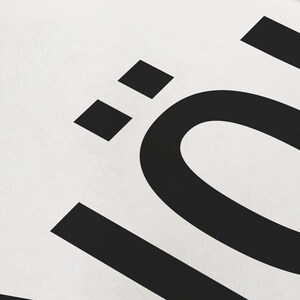 May include: Close-up of the word "Oi!" in black text on a white background.