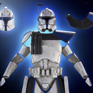 Peut inclure: Illustration détaillée d'une armure de Clone Trooper, comprenant une combinaison blanche et grise avec des accents bleus. L'ensemble comprend un casque, des épaulières et une plaque de poitrine. Le design rappelle un thème de science-fiction.