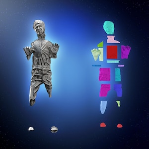 K&ouml;nnte beinhalten: Eine metallisch graue Skulptur einer Person mit erhobenen Armen, vor einem blauen Farbverlaufshintergrund mit Sterneneffekt. Die Figur ist mit strukturierter Kleidung detailliert. Rechts befindet sich eine fragmentierte, farbenfrohe Umrisszeichnung derselben Figur.