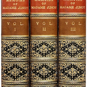Puede incluir: Tres volúmenes de "Memorias de Madame Junot" encuadernados en cuero negro con detalles dorados y diseños ornamentados. Los lomos están etiquetados como "Vol. I", "Vol. II" y "Vol. III" con la fecha "1883" impresa en la parte inferior.